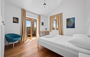 4 bedrooms, in-room safe, travel cot, free WiFi