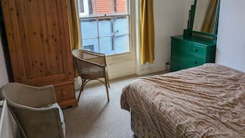 4 bedrooms, iron/ironing board, free WiFi