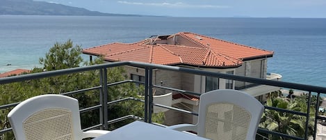 Comfort appartement, 2 slaapkamers, keuken, uitzicht op zee | Uitzicht vanaf balkon