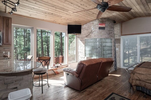 3 bedrooms, iron/ironing board, WiFi, bed sheets - Utopia Breeze In the Historic Upper Canyon (Ruidoso)