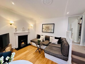 Smart TV, lareira, escritórios