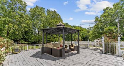 The Gathering House , large pool retreat for families, friends & pre-bridal fun