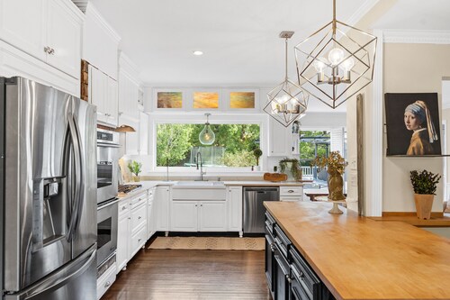  The Gathering House , large pool retreat for families, friends & pre-bridal fun