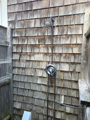 Hair dryer, towels, toilet paper - Charming family vacation home in the heart of Dennis (Dennis)