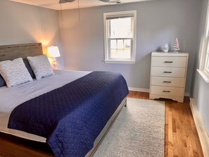 2 bedrooms, iron/ironing board, WiFi, bed sheets - Charming family vacation home in the heart of Dennis (Dennis)