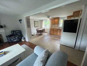 Smart TV - Charming family vacation home in the heart of Dennis (Dennis)