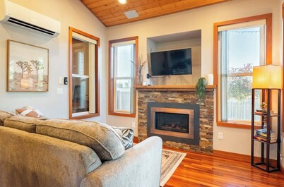 Cozy Willamette Valley Cabin With Modern Comforts