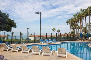 Pool - Condo for 5 at La Paloma Beach Resort. Access to all amenities. 24 hr security. (Playas de Rosarito)