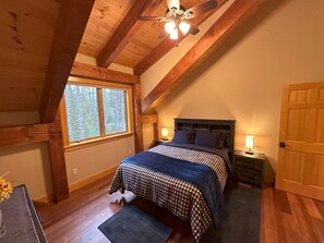 4 多间卧室、办公桌、免费 WiFi、床单