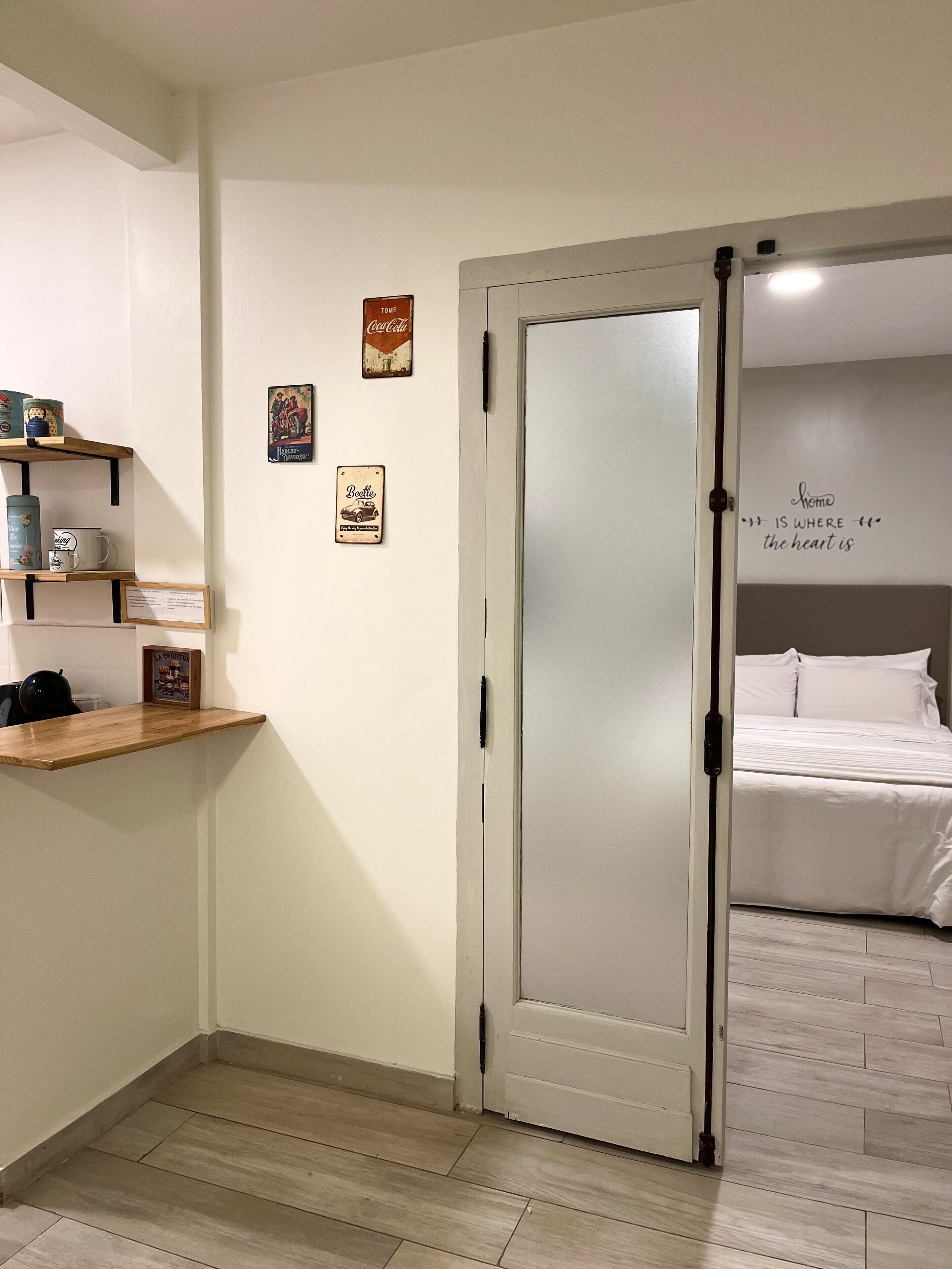 1 habitación, tabla de planchar con plancha, wifi y ropa de cama 