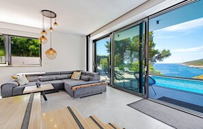 TV - Beautiful home in Zavalatica (Zavalatica)