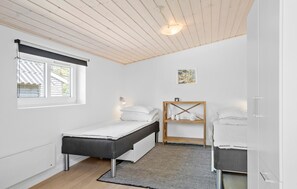 3 bedrooms, travel crib, free WiFi - 3 bedroom amazing home in Vestervig (Vestervig)