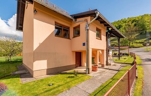 Exterior - Gorgeous home in Perusic (Perusic)