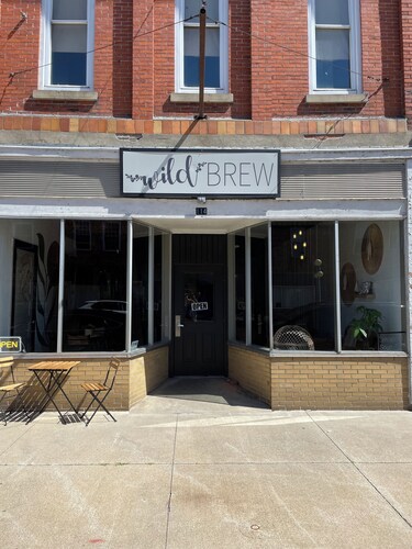 The Adolphus - 4 Bedrooms, 2 Baths. Sleeps 8 comfortably! 