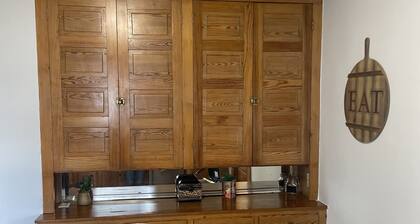 The Adolphus - 4 Bedroom, 2 Baths. Sleeps 8 comfortably!