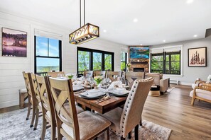 Dining - New LUX Chalet w/ HotTub +Sauna +Games+5min2Slopes (Bethel)