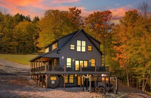 Exterior - New LUX Chalet w/ HotTub +Sauna +Games+5min2Slopes (Bethel)