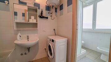 Apartment, 1 Bedroom | Bathroom