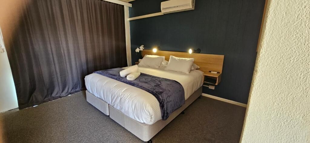 Superior King Room | Individually decorated, individually furnished, desk, iron/ironing board