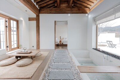 It is located in front of Namsan Mountain / 5-minute drive to Hwangridan-gil