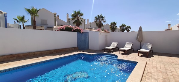 Unclassified image, 1 of 38, button