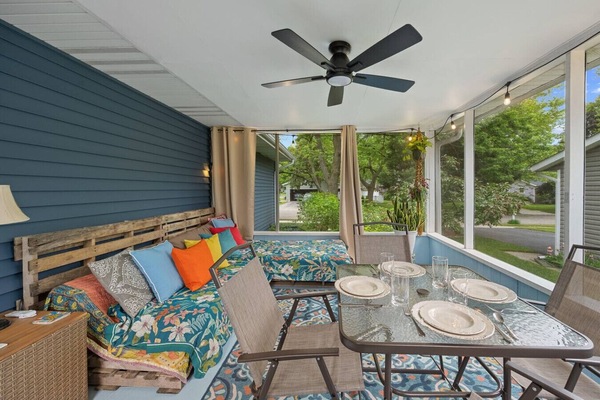 A true oasis to enjoy a warm summer breeze, the birds chirping, your meals, or to retreat and read a book or take a nap.
