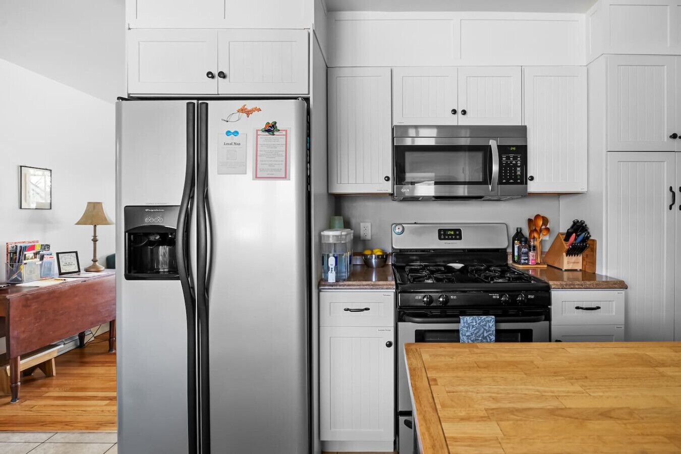 Refrigerador, microondas, horno y parrilla de estufa 