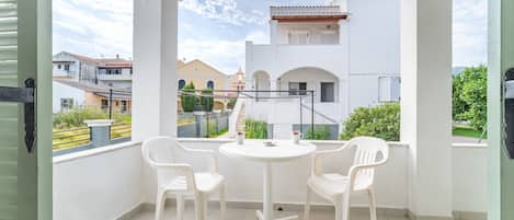 屋外ダイニングエリア