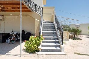 Property grounds - Studio Apartment 'Athina Seaside' with Balcony, Wi-Fi and Air Conditioning (Kos)