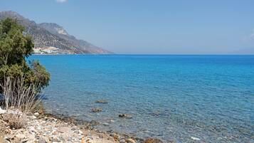Una spiaggia nelle vicinanze