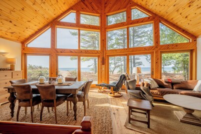 Captain's Watch: Savor Summer with Private Beach Access and Lake Views