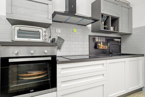 Kühlschrank, Ofen, Herdplatte, Geschirrspüler