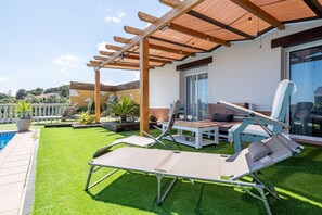 Terrace/patio - Holiday Home 'Ca L'antiga Pedrera' with Sea Views, Wi-Fi and Air Conditioning (Bellvei)