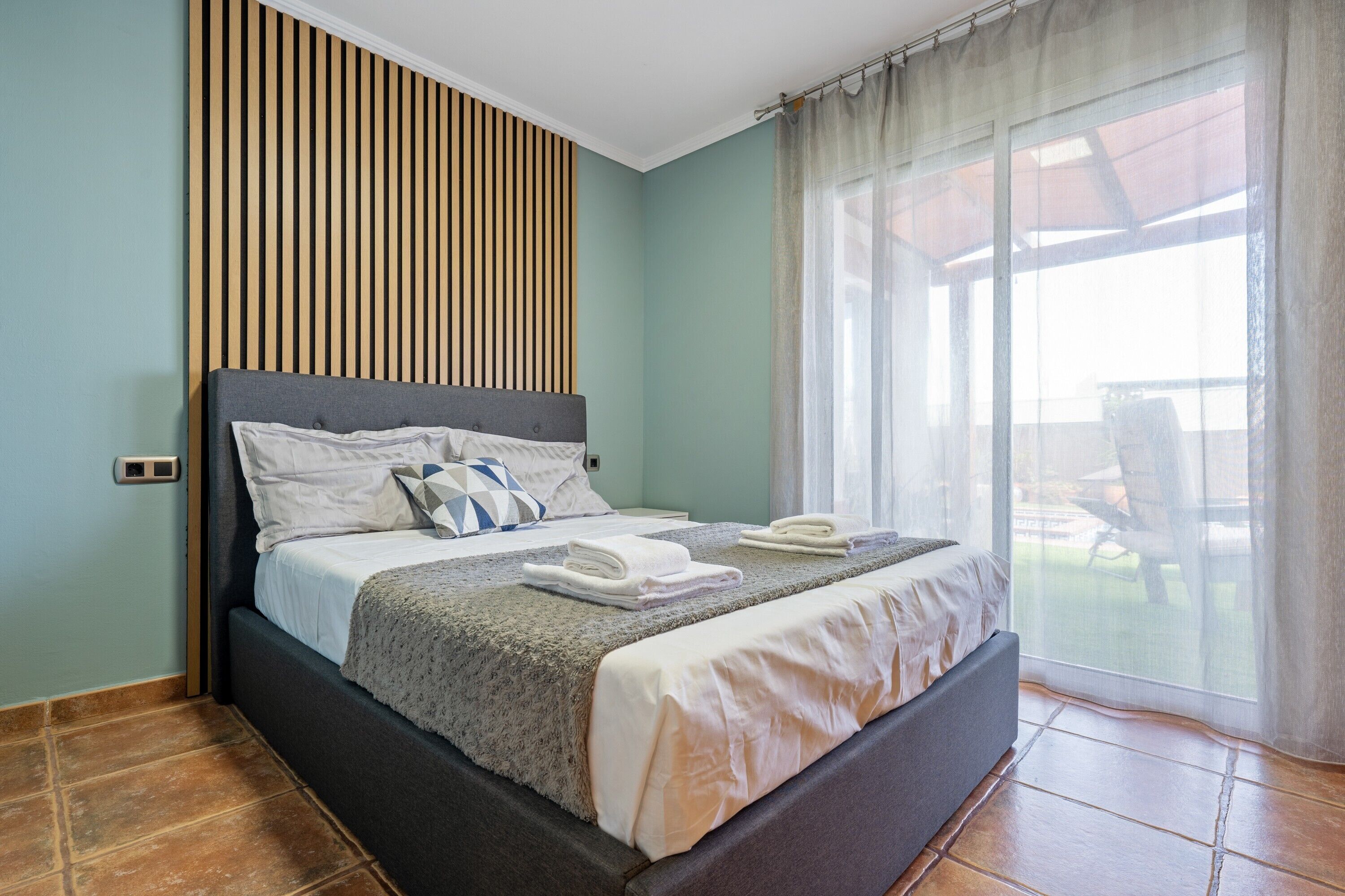 4 slaapkamers, een strijkplank/strijkijzer, gratis wifi, beddengoed