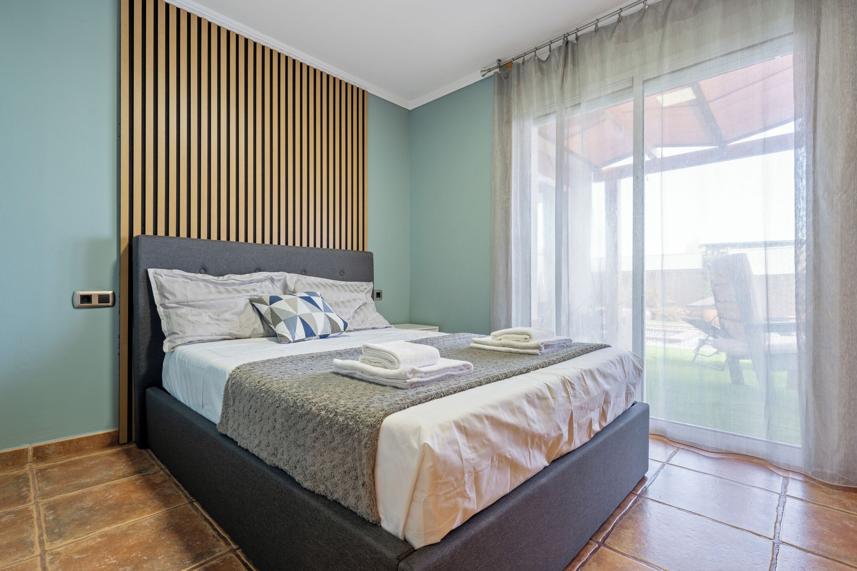 4 slaapkamers, een strijkplank/strijkijzer, gratis wifi, beddengoed