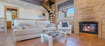 Holiday Home 'Ca L'antiga Pedrera' with Sea Views, Wi-Fi and Air Conditioning