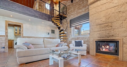 Holiday Home 'Ca L'antiga Pedrera' with Sea Views, Wi-Fi and Air Conditioning