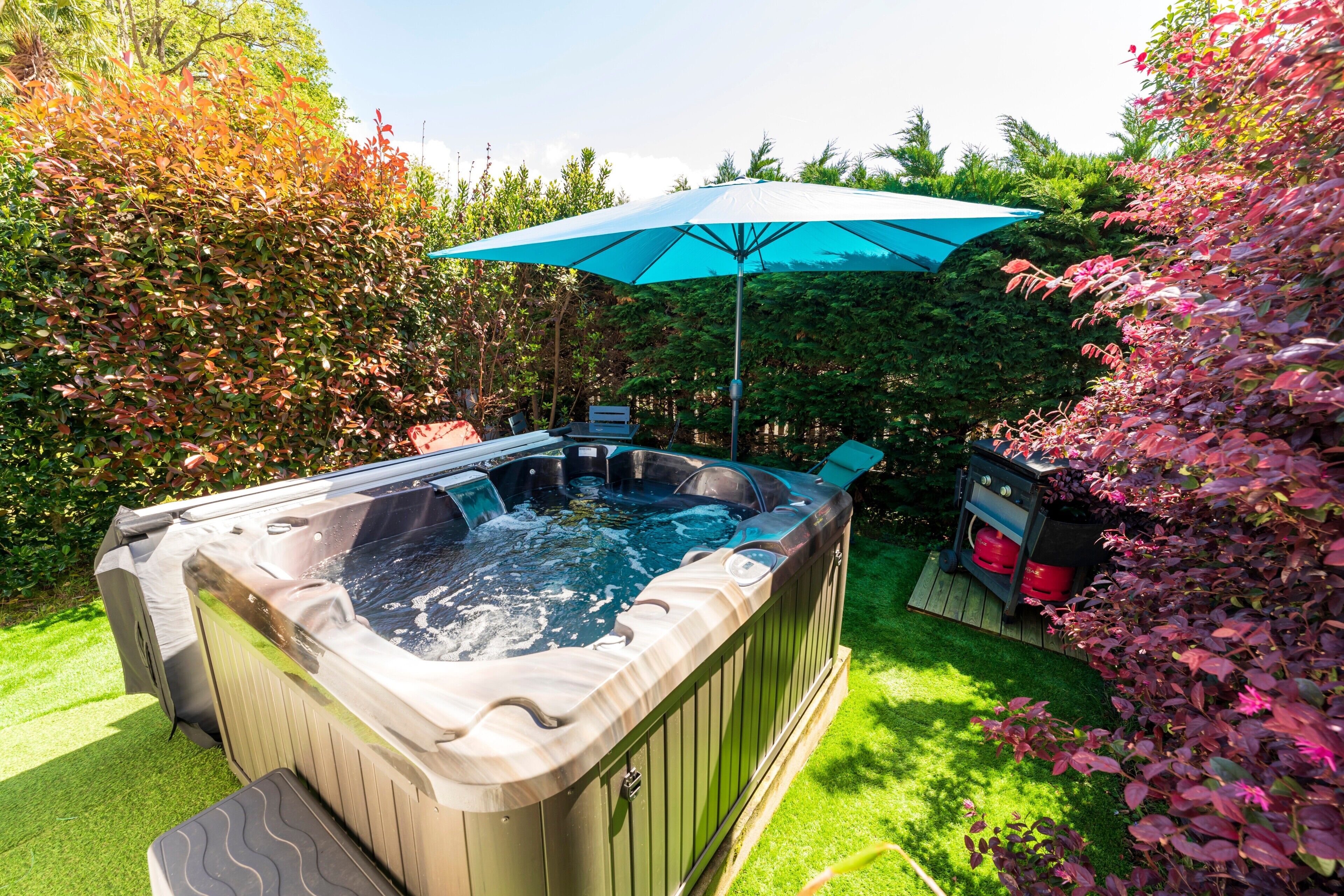 Bañera de hidromasaje al aire libre