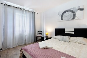 3 bedrooms, iron/ironing board, free WiFi, bed sheets - Holiday Home 'Casa Dona Isaura' with Mountain View, Private Terrace and Wi-Fi (Ponta Delgada)