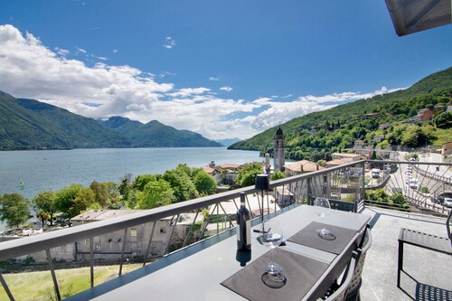 Apartment 'Casa Vacanza Guattini' with Lake View, Balcony and Wi-Fi