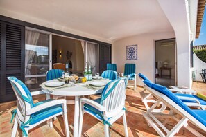 Outdoor dining - Villa 'Mng Elliott55' with Private Pool, Wi-Fi and Air Conditioning (Vale do Lobo)