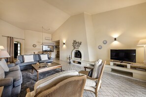 TV, peis og DVD-spiller