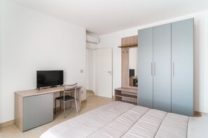 1 slaapkamer, een strijkplank/strijkijzer, wifi, beddengoed