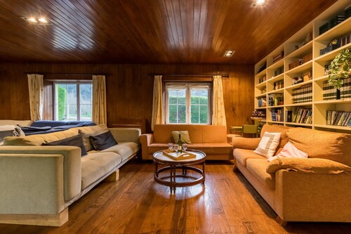 Villa with Mountain View, Private Terrace and Air Conditioning