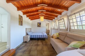 4 habitaciones, tabla de planchar con plancha y wifi gratis 