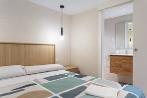 4 chambres, fer et planche à repasser, Wi-Fi gratuit, draps fournis