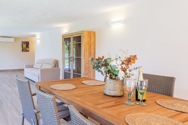 Dining - Holiday Home 'Villa Jarana' with Mountain Views, Wi-Fi and Air Conditioning (Lloret de Mar)