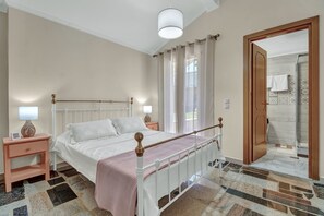 1 habitación, tabla de planchar con plancha, wifi gratis y ropa de cama 