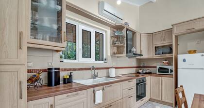 Holiday Home 'Stella's House' with Private Terrace, Wi-Fi and Air Conditioning
