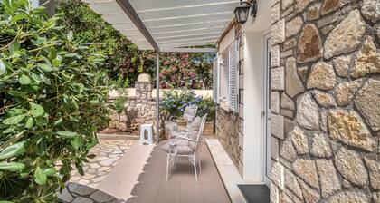 Holiday Home 'Stella's House' with Private Terrace, Wi-Fi and Air Conditioning